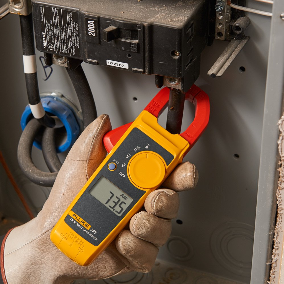 FLUKE 323 클램프미터 400A AC 전류, 600V AC 및 DC 전압