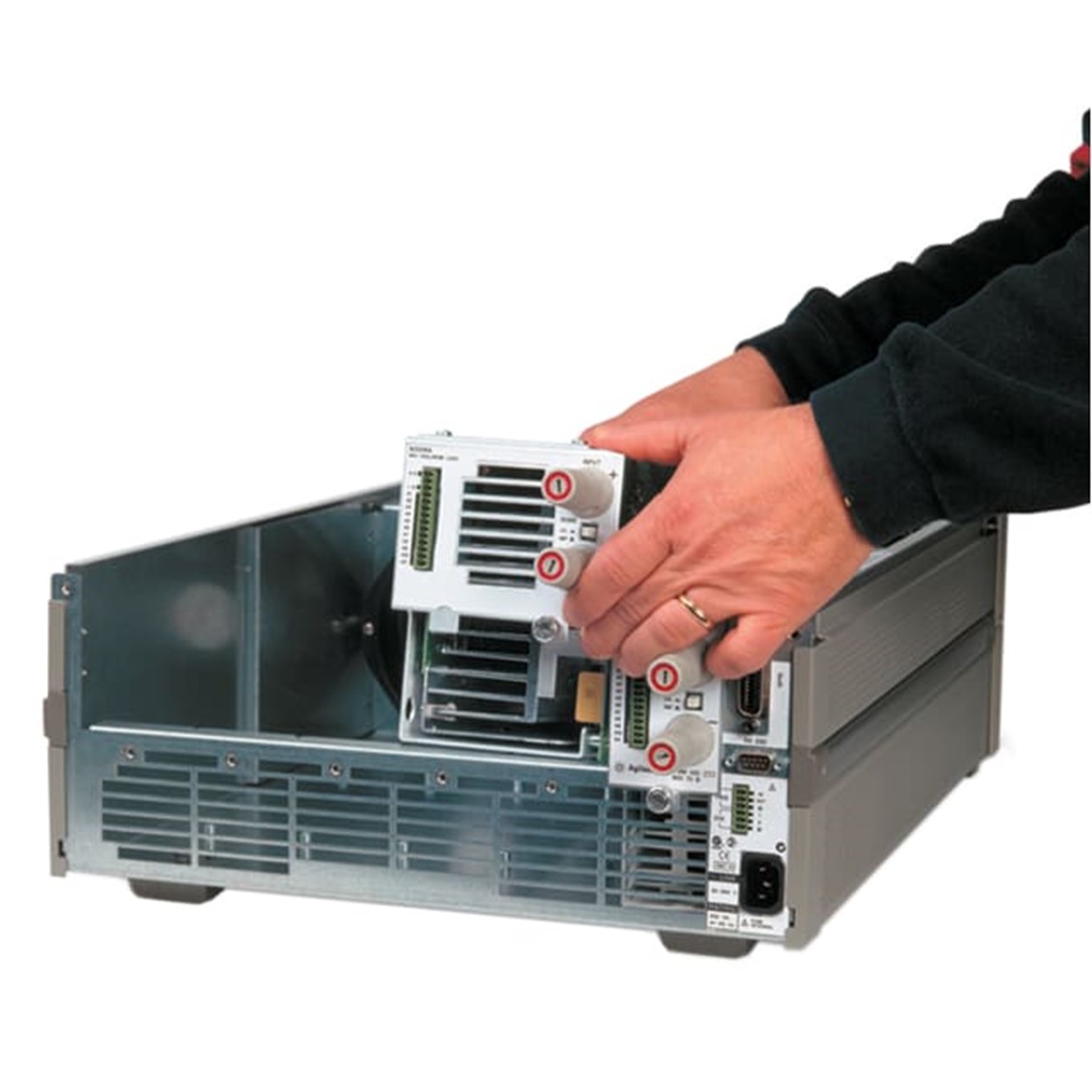 KEYSIGHT N3301A 모듈러 DC전자로드 메인프레임 600W max/2slots