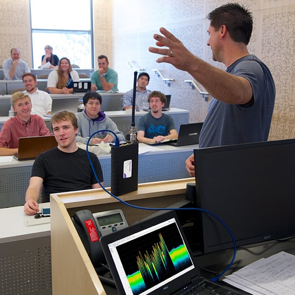 TEKTRONIX RSA603A 실시간 USB 스펙트럼 분석기 9kHz-3.0GHZ
